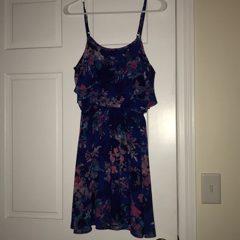 Floral summer dress. Size medium.